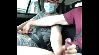 Putaria no banco de trás knock off Uber com o passageiro que compartilhou a viagem com dotado